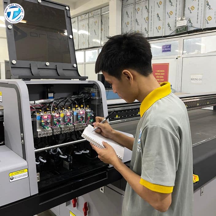 Kỹ thuật viên tại Phát Triển Trung Việt
